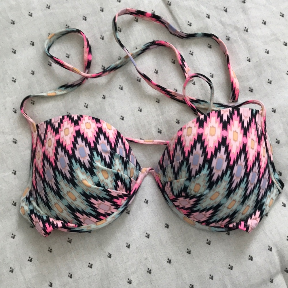 Bathing suit top. Barley worn